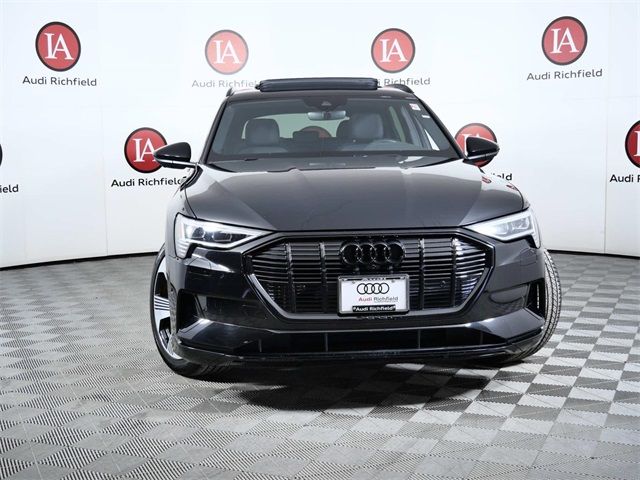 2022 Audi e-tron Premium Plus