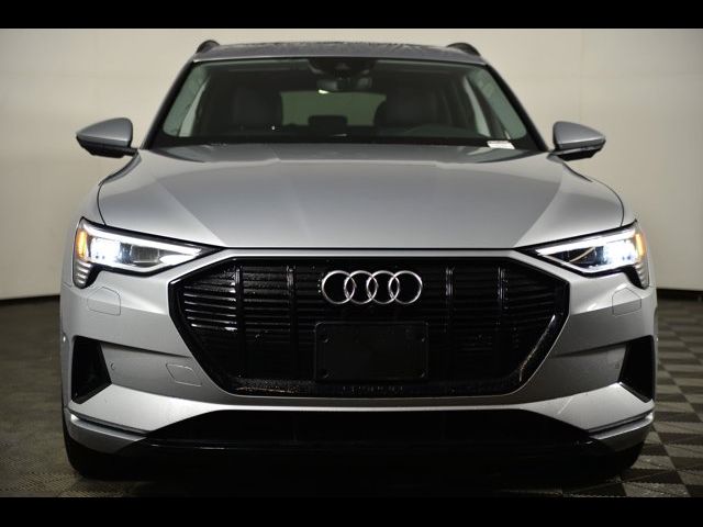 2022 Audi e-tron Premium Plus