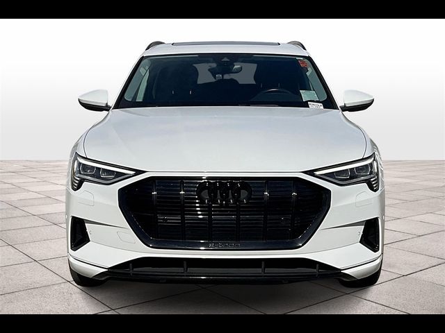 2022 Audi e-tron Premium Plus
