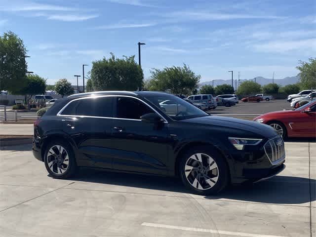 2022 Audi e-tron Premium Plus