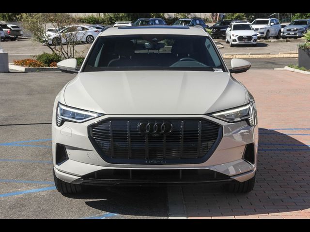 2022 Audi e-tron Premium Plus
