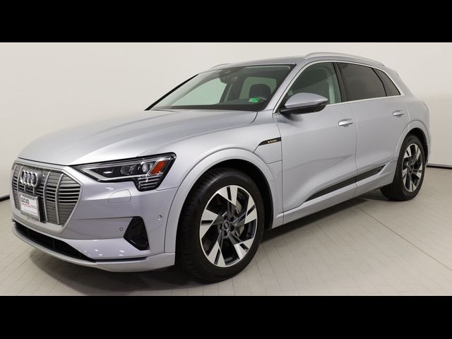 2022 Audi e-tron Premium Plus