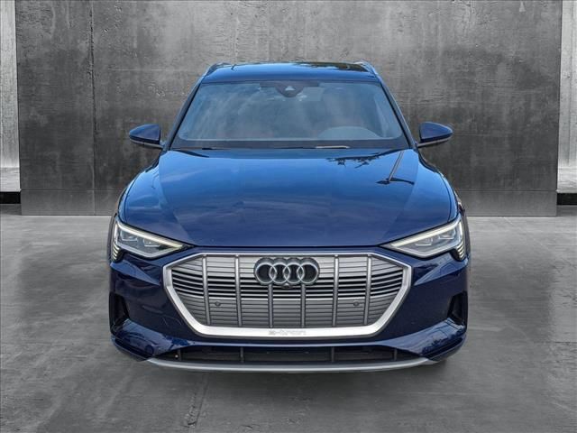 2022 Audi e-tron Premium Plus