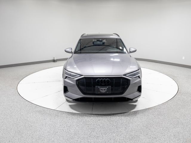 2022 Audi e-tron Premium Plus