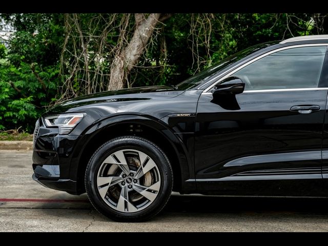 2022 Audi e-tron Premium Plus