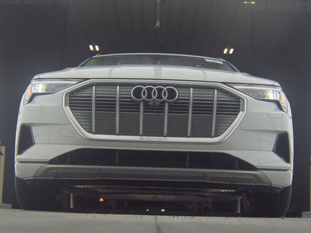 2022 Audi e-tron Premium Plus