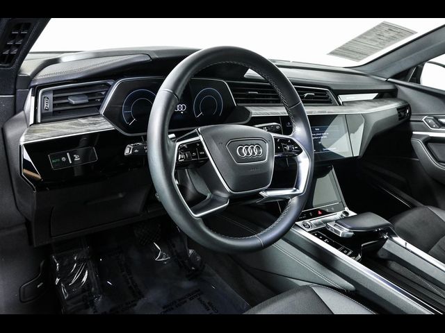 2022 Audi e-tron Premium Plus