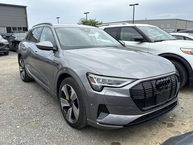 2022 Audi e-tron Premium Plus