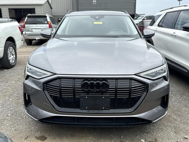 2022 Audi e-tron Premium Plus