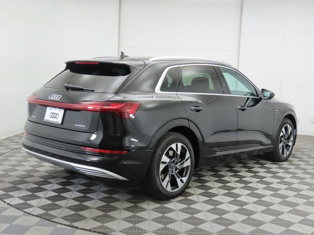 2022 Audi e-tron Premium Plus