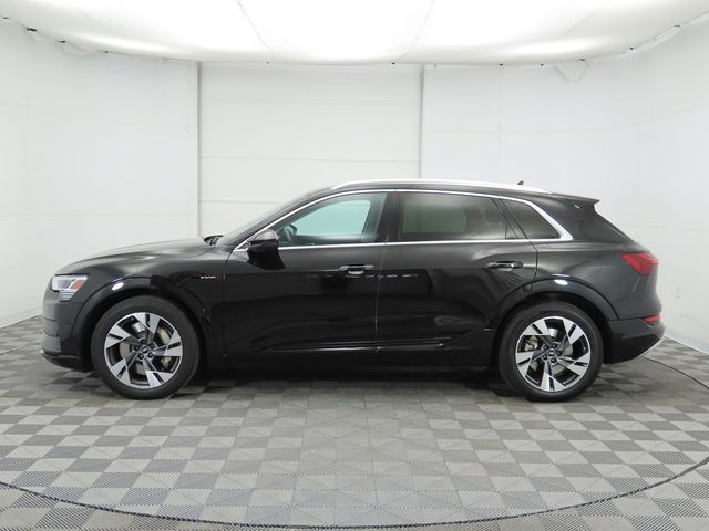 2022 Audi e-tron Premium Plus