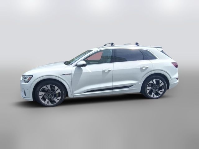 2022 Audi e-tron Premium Plus
