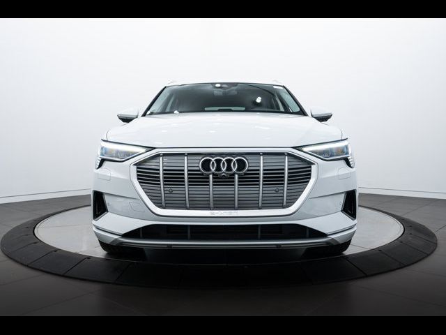 2022 Audi e-tron Premium Plus