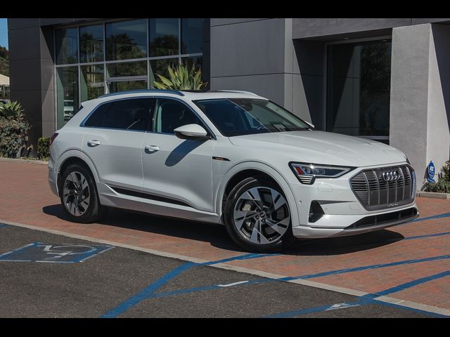 2022 Audi e-tron Premium Plus