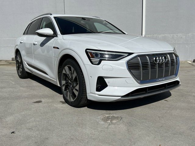 2022 Audi e-tron Premium Plus