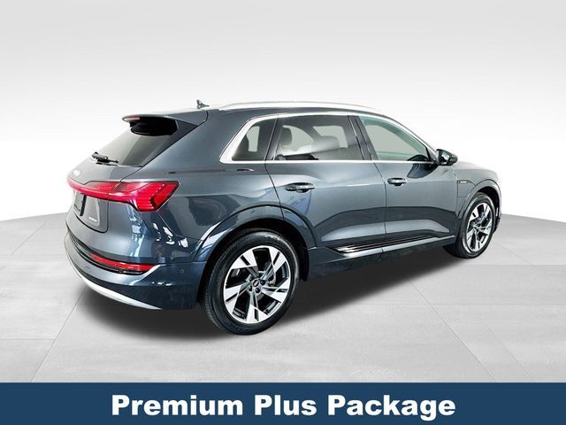 2022 Audi e-tron Premium Plus