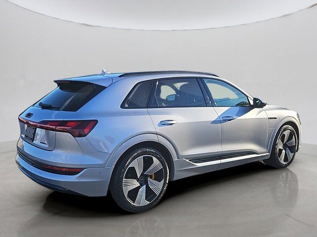 2022 Audi e-tron Premium Plus