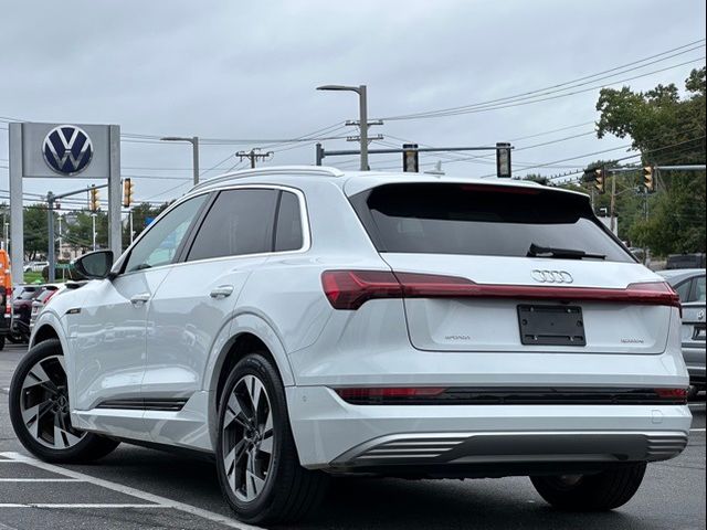 2022 Audi e-tron Premium Plus