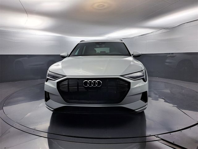 2022 Audi e-tron Premium Plus