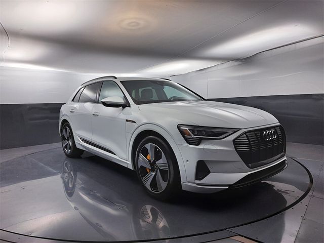 2022 Audi e-tron Premium Plus