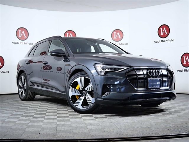 2022 Audi e-tron Premium Plus