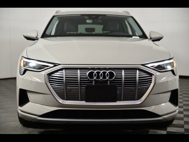 2022 Audi e-tron Premium Plus