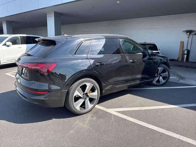 2022 Audi e-tron Premium Plus