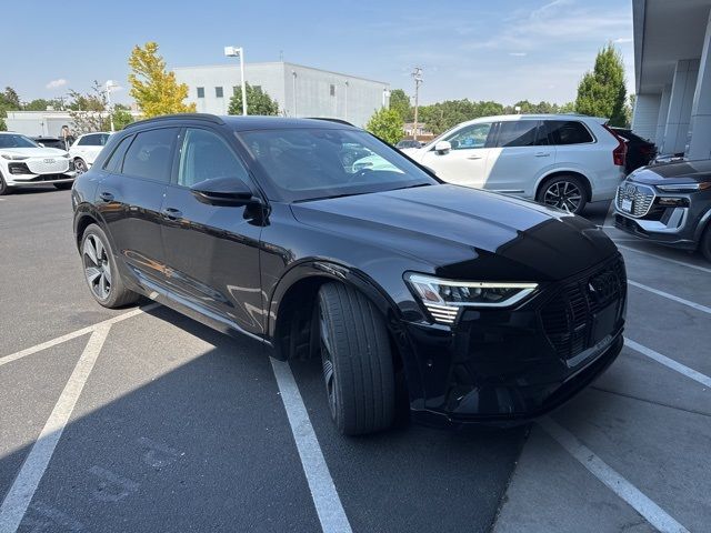 2022 Audi e-tron Premium Plus