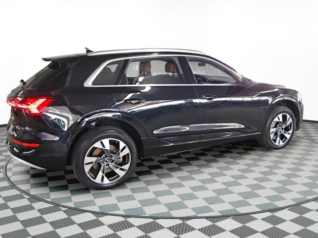 2022 Audi e-tron Premium Plus