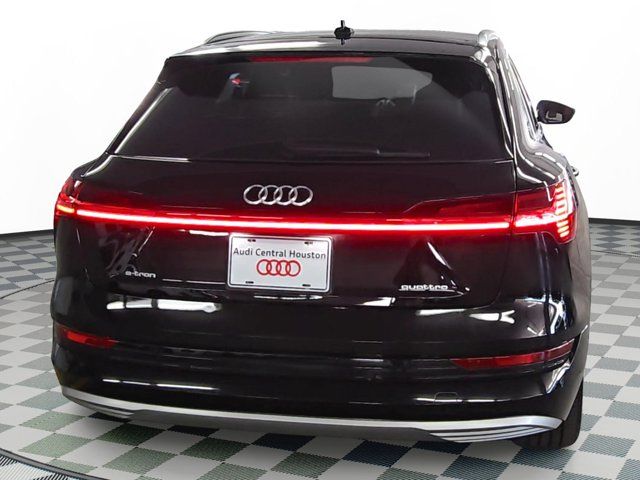 2022 Audi e-tron Premium Plus