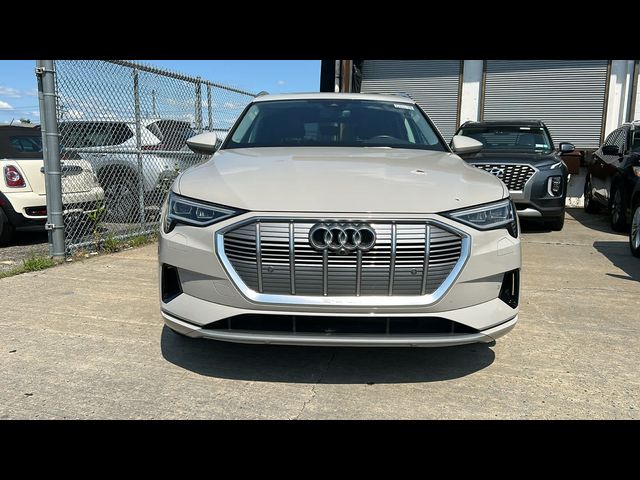 2022 Audi e-tron Premium Plus