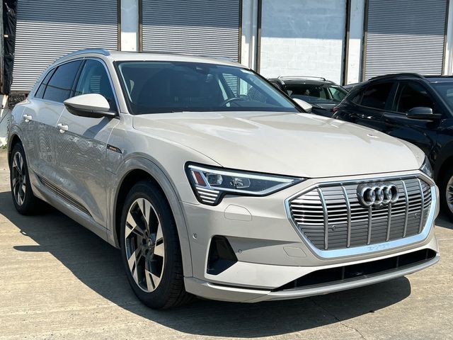 2022 Audi e-tron Premium Plus