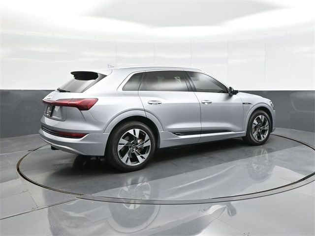 2022 Audi e-tron Premium Plus