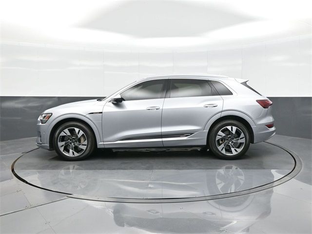 2022 Audi e-tron Premium Plus