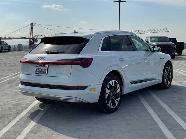 2022 Audi e-tron Premium Plus