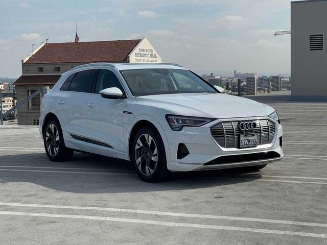 2022 Audi e-tron Premium Plus