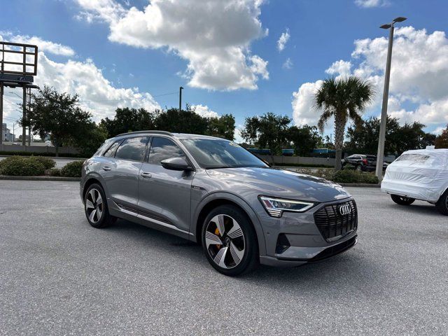 2022 Audi e-tron Premium Plus