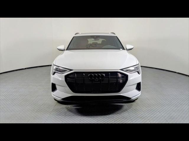 2022 Audi e-tron Premium Plus