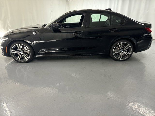 2022 BMW 3 Series 330e