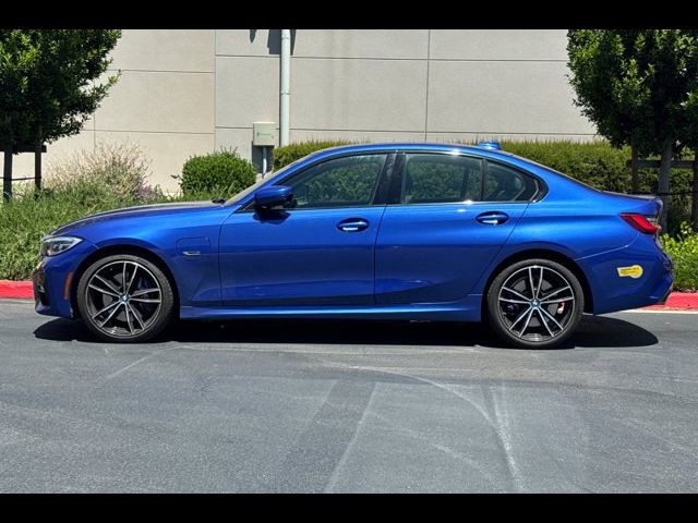 2022 BMW 3 Series 330e