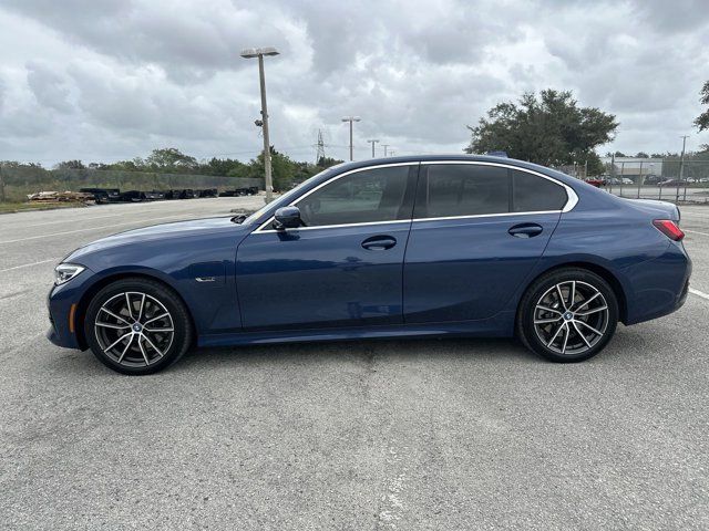 2022 BMW 3 Series 330e