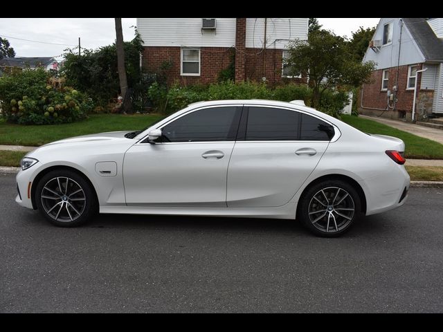 2022 BMW 3 Series 330e