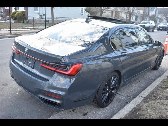 2022 BMW 7 Series 740i