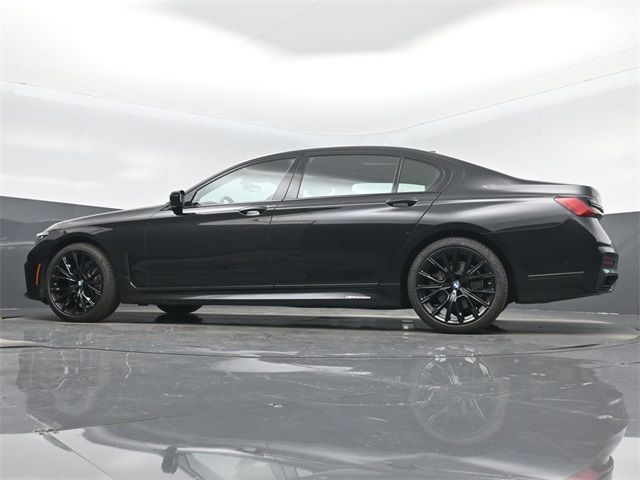 2022 BMW 7 Series 740i