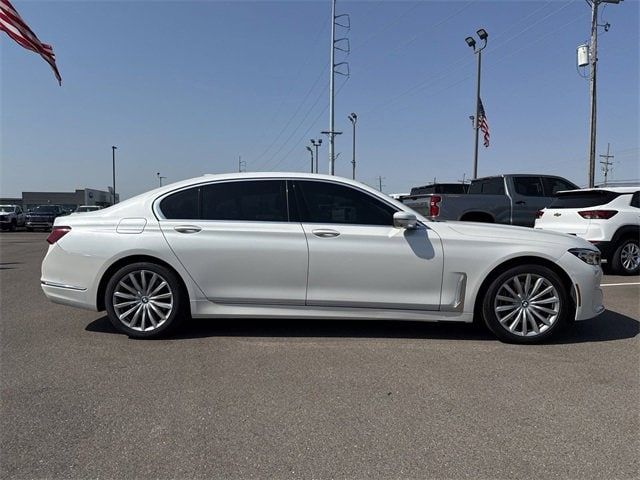 2022 BMW 7 Series 740i