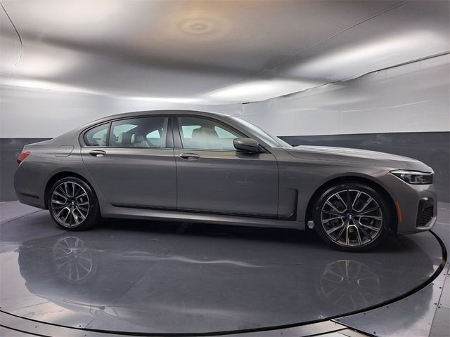 2022 BMW 7 Series 740i