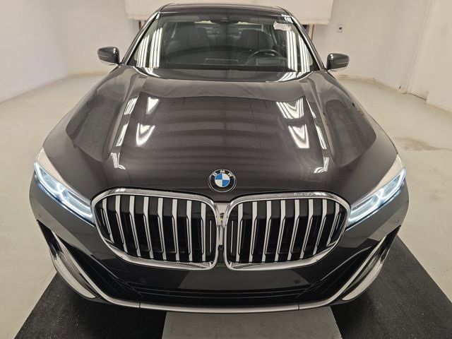 2022 BMW 7 Series 740i