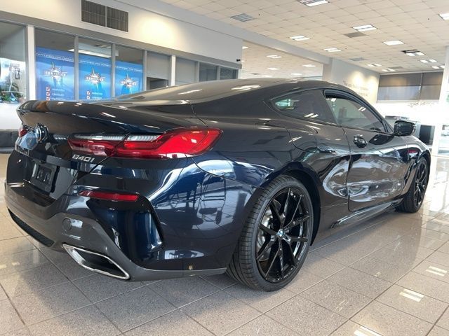 2022 BMW 8 Series 840i