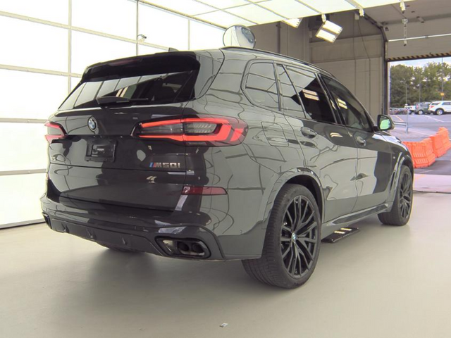 2022 BMW X5 M50i