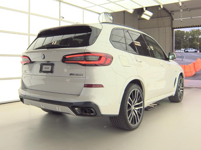 2022 BMW X5 M50i